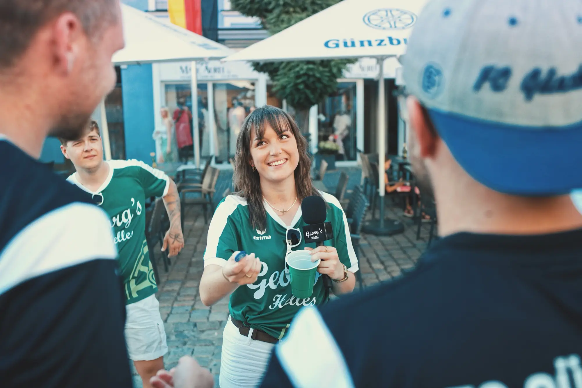 Gäste im Georg’s-Helles-Trikot auf dem Guntiafest